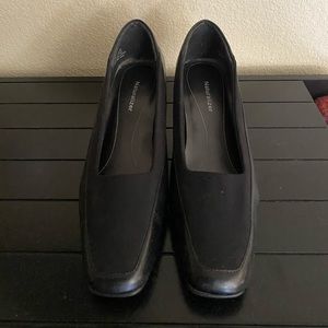 Naturalizer Black Leather Heeled Pumps